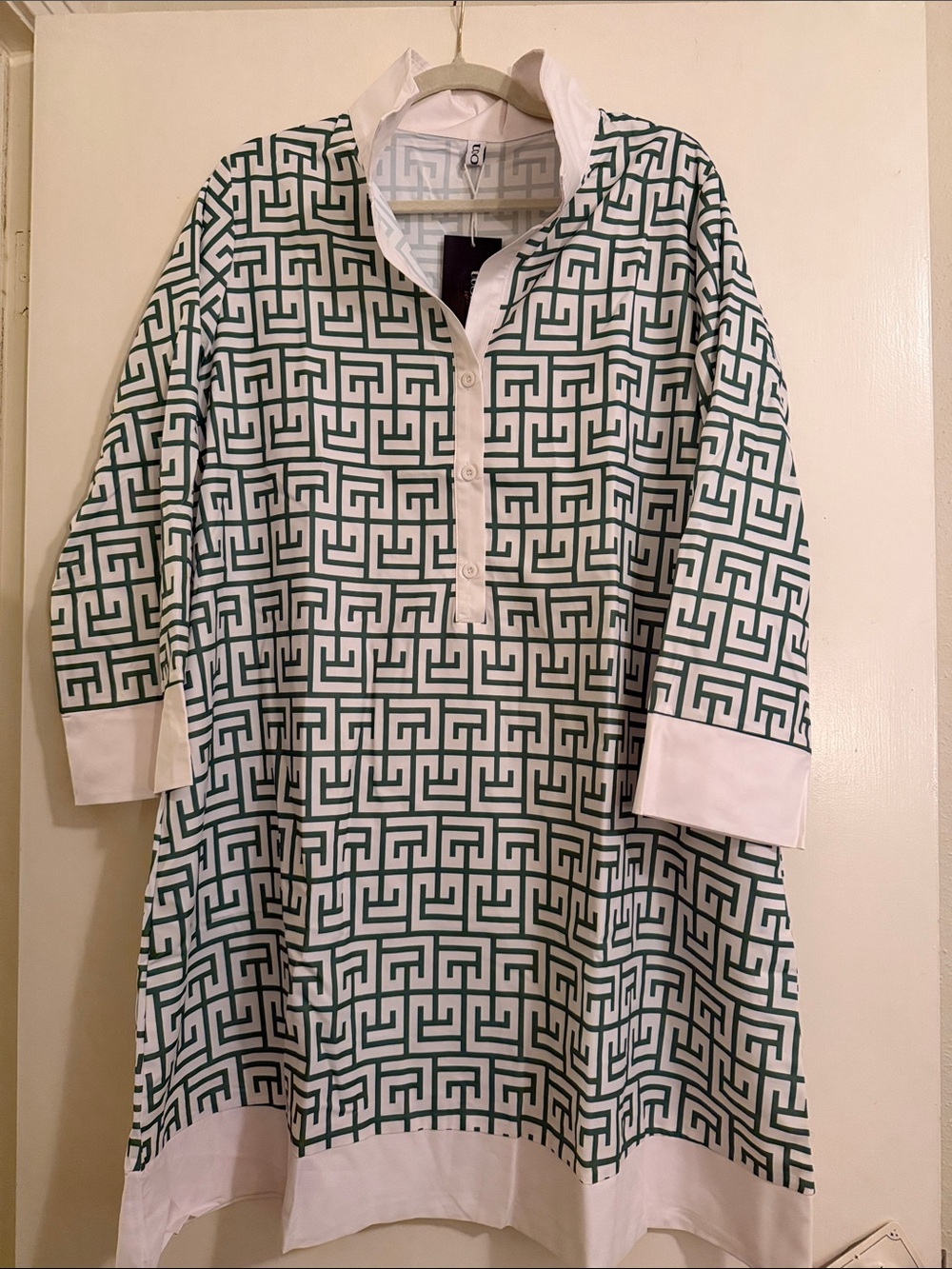 Women's New with tags Dress with pockets!!